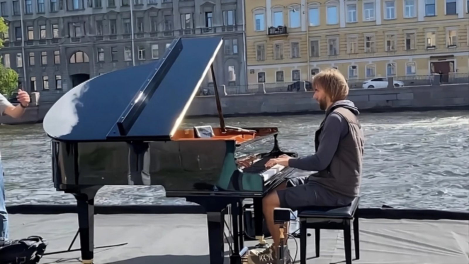 петербургский пианист Павел Андреев дарит городу музыку