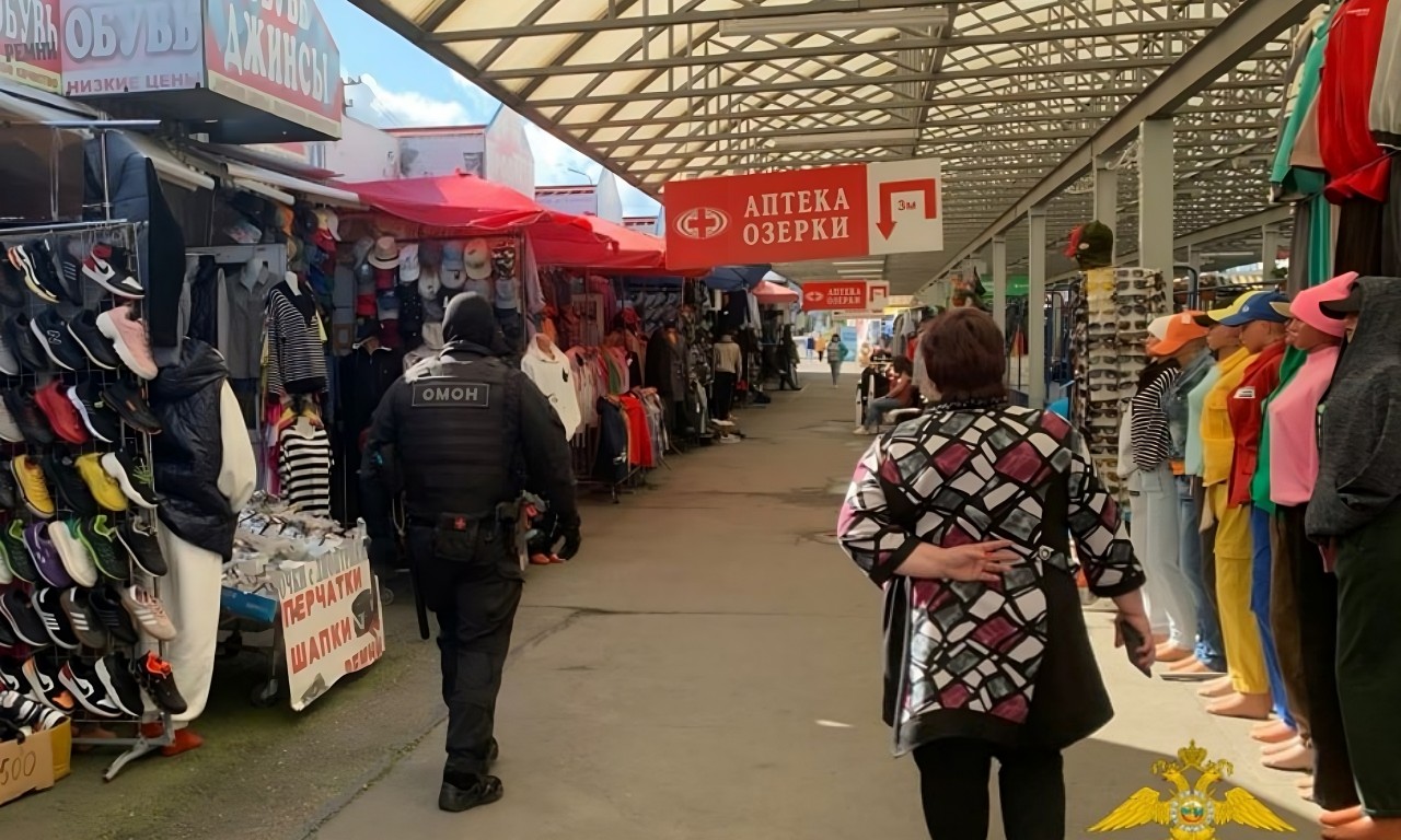 Полиция провела миграционный рейд на крупном вещевом рынке