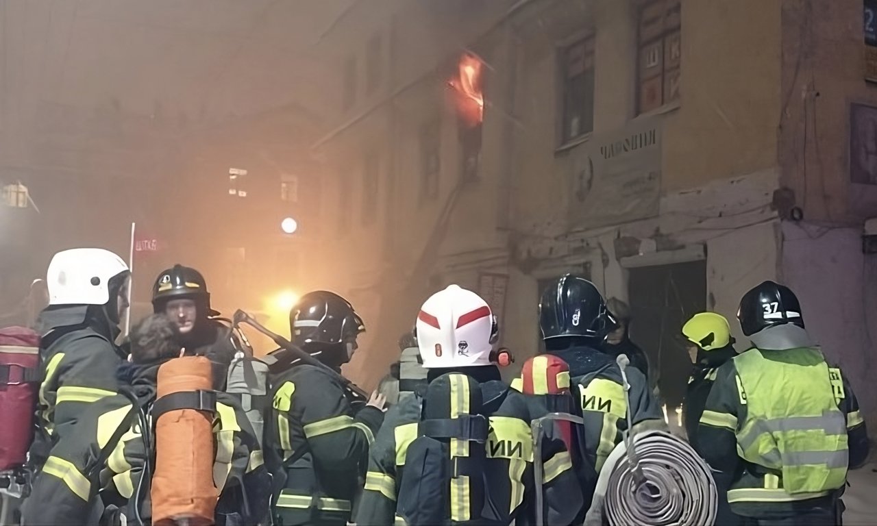 Вечером 13 декабря в 19:46 в одном из корпусов Апраксина двора в Санкт-Петербурге начался пожар.