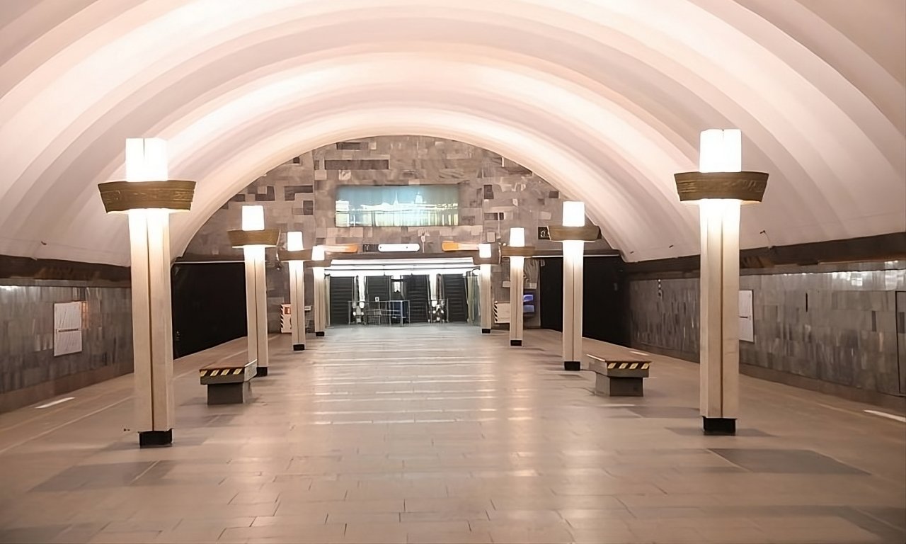 Станция метро «Ладожская» в Санкт-Петербурге открыта для пассажиров после досрочного завершения капитального ремонта. 