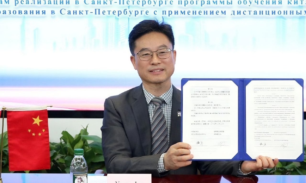 Власти Санкт-Петербурга подписали меморандум о сотрудничестве с Китаем в сфере преподавания китайского языка и культуры в школах города. 