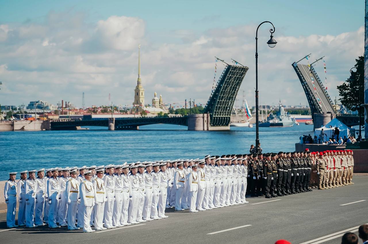 Главный военно-морской парад в Петербурге: праздник флота и дружбы