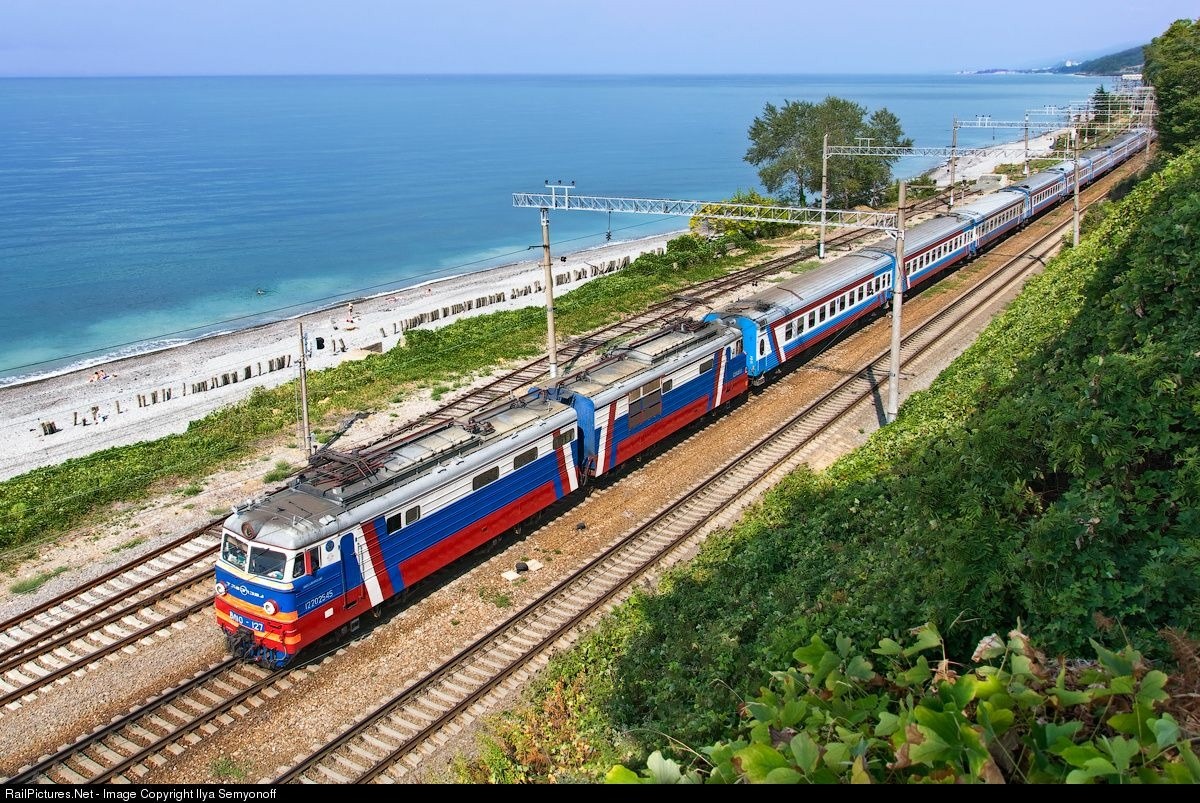 Поезда в сочи. Железная дорога черное море Сочи. Вл10 127 Сочи. Вл10 поезд Сочи. РЖД Туапсе.