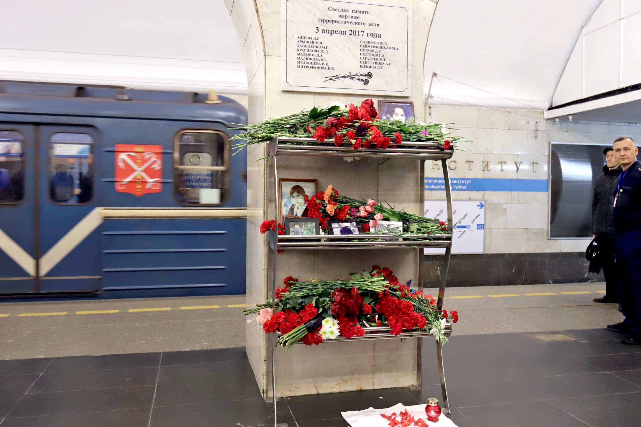 Память жертв теракта на станции «Технологический институт» почтили в Петербурге