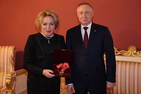 Валентина Матвиенко получила почетный знак «Честь и слава Санкт‑Петербурга»