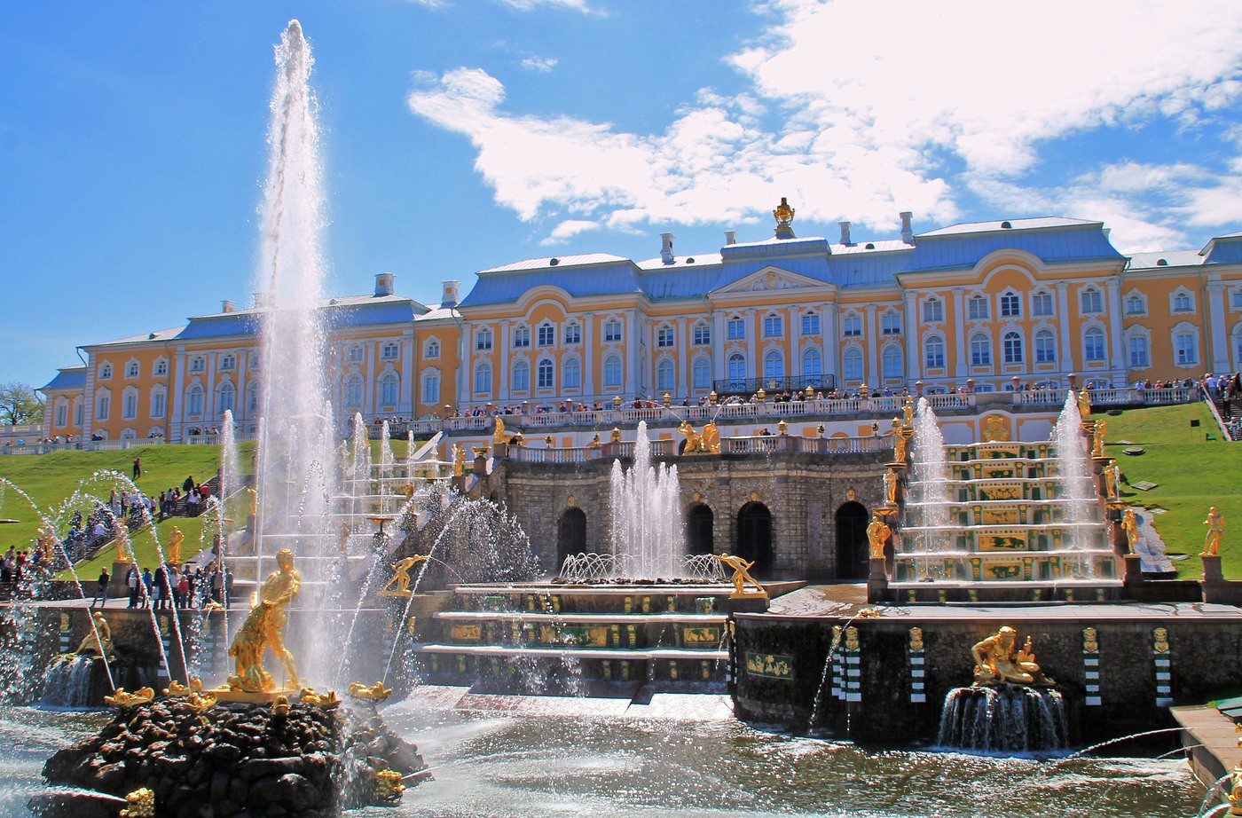 Дата: 300 лет назад состоялось торжественное открытие летней резиденции русских императоров — Петергофа