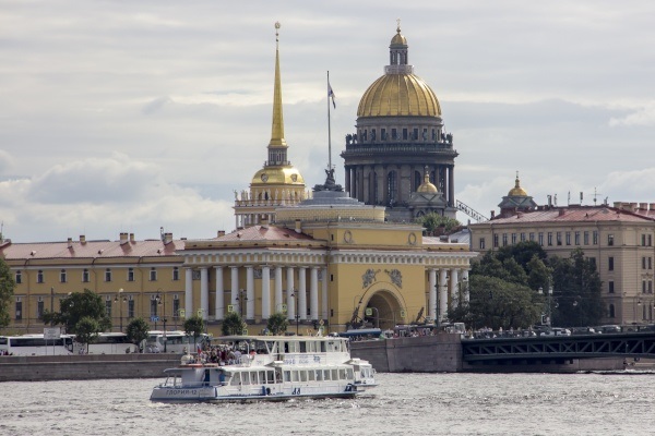 Почти 5 млн туристов посетили Петербург за первое полугодие 2024 года