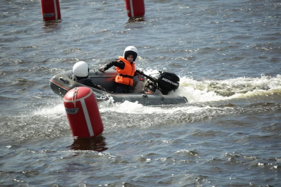 Первенство России по водно-моторному спорту стартовало в Петербурге