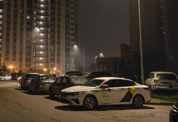 В Петербурге введут штрафы для таксистов за цвет авто и рекламу своих услуг