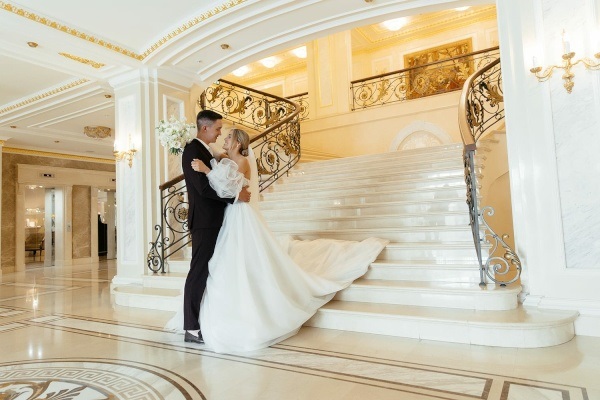Летом Дворцы бракосочетаний Петербурга будут работать на два часа дольше