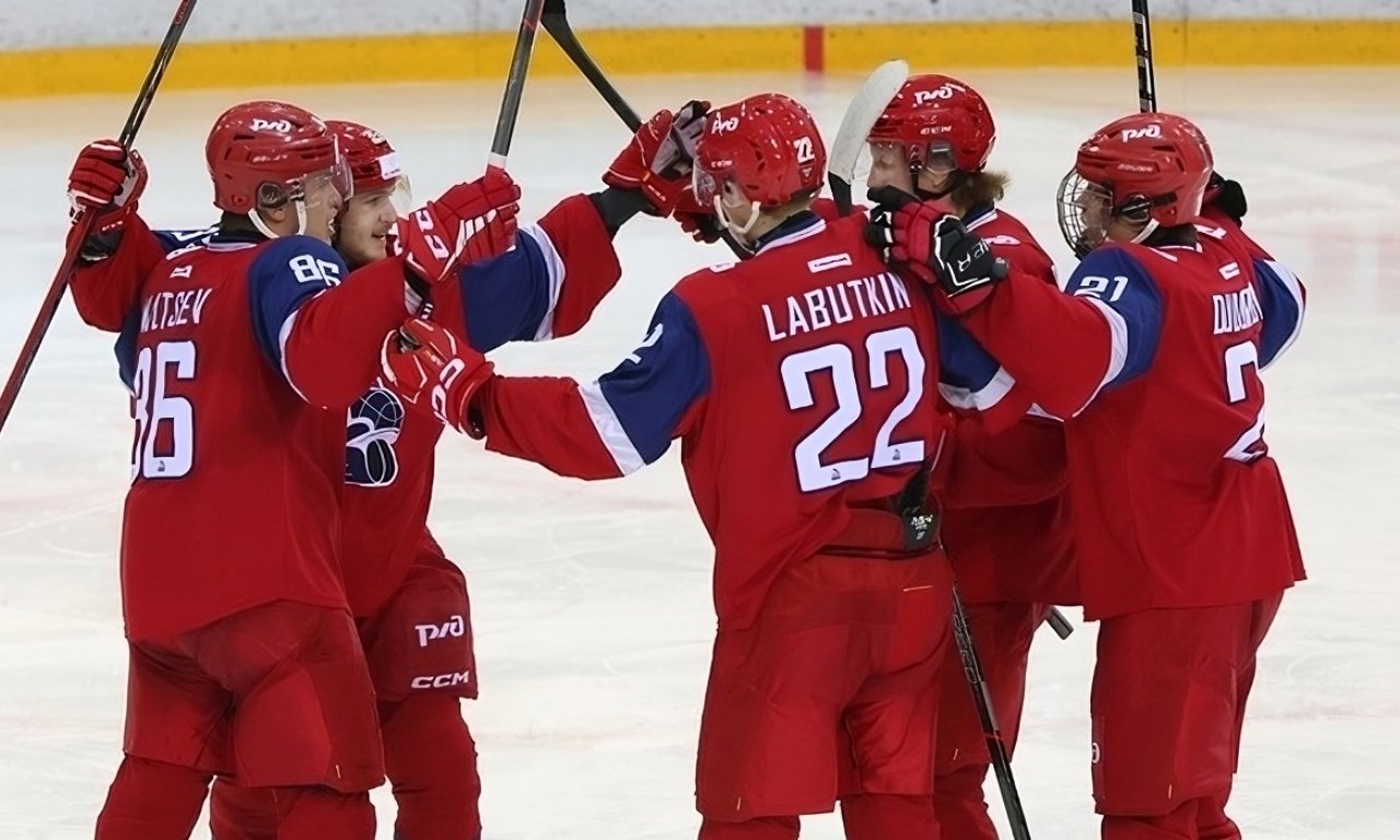 В «Ледовом Дворце» Петербурга ХК «Локомотив» на выезде одержал победу над СКА со счетом 3:2. 