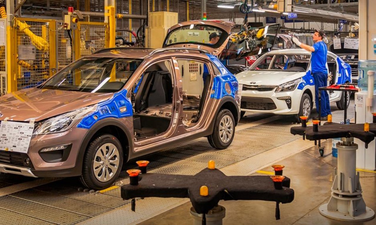 Корейский автопроизводитель Hyundai принял решение продлить режим простоя на своем заводе в Санкт-Петербурге до конца этого года.