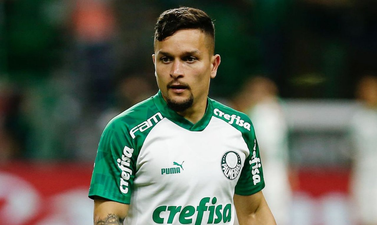 Футбольный клуб «Зенит» объявил о трансфере бразильского нападающего Артура из клуба «Палмейрас». 