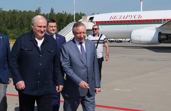 Губернатор Александр Беглов встретил сегодня в аэропорту Пулково Президента Республики Беларусь Александра Лукашенко